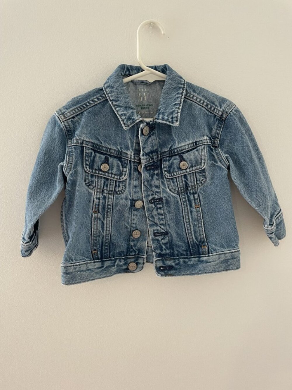 Baby Gap 18-24 month denim jacket, 2 front pocket flap, 2 side pockets